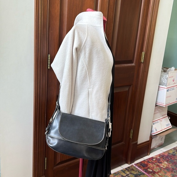 Tommy Hilfiger leather extra smooth Crossbody bag  navy blue/white stitching EUC - Picture 3 of 17